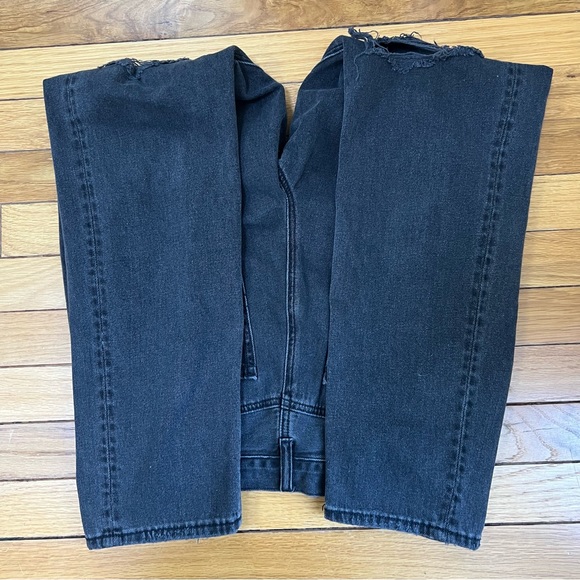 American Eagle faded black destroyed ripped Mom jeans size 6 regular - Picture 5 of 9